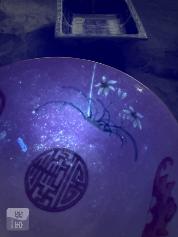 清晚期粉彩麻姑寿星人物鹤鹿同春福寿纹碗 - 图12